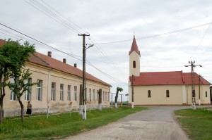 Nagyvarjasi iskola és templom